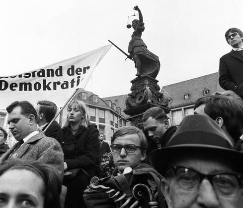 1966 emergengy powers law protest