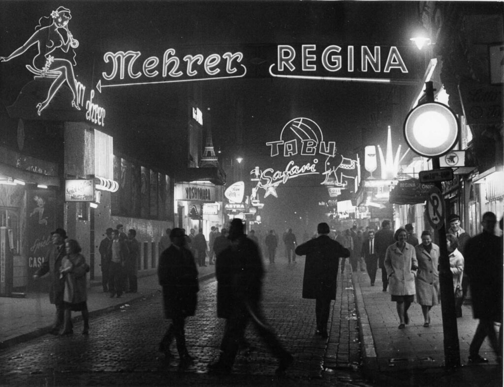 Night clubs on Große Freiheit in Hamburg's famous redlight district St. Pauli by night