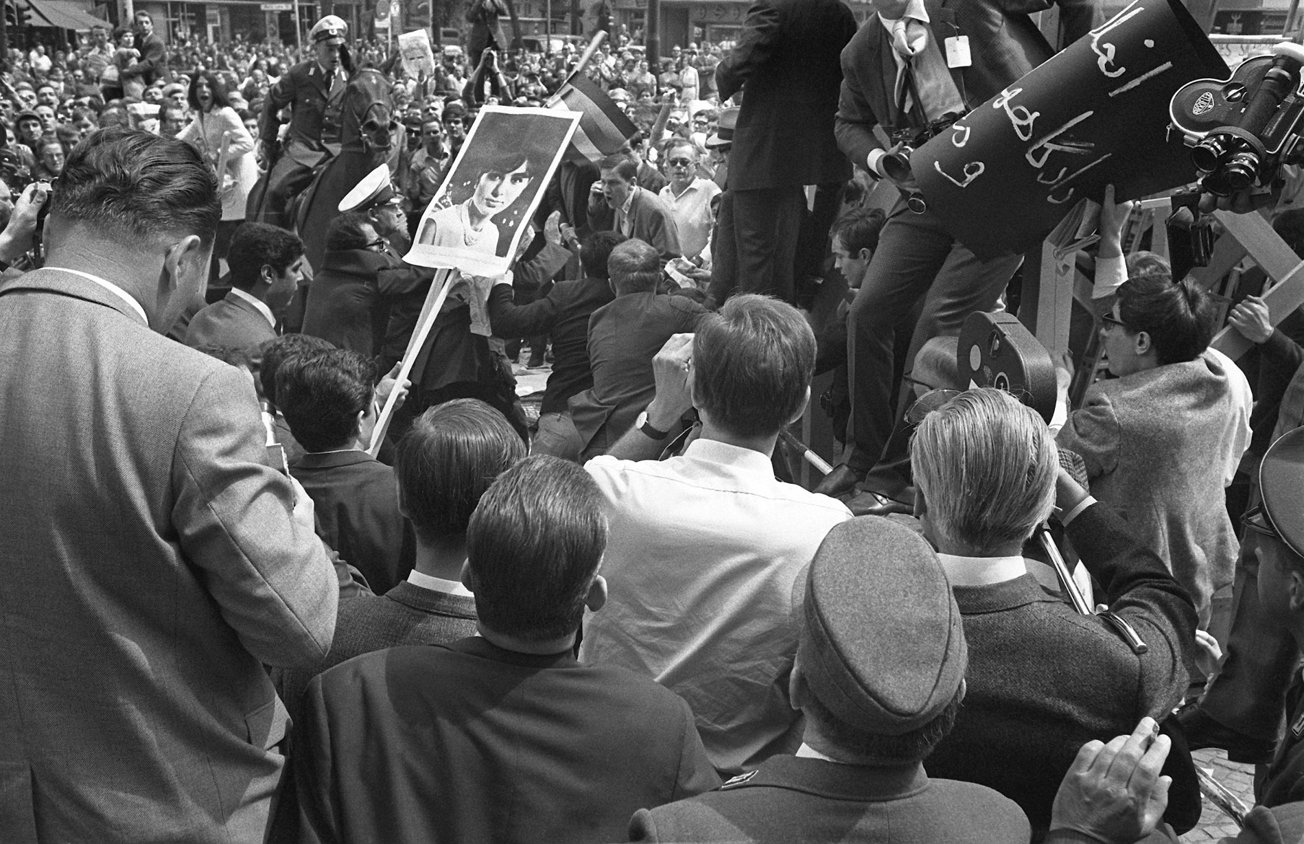 Cheering Persians and student protesters clash