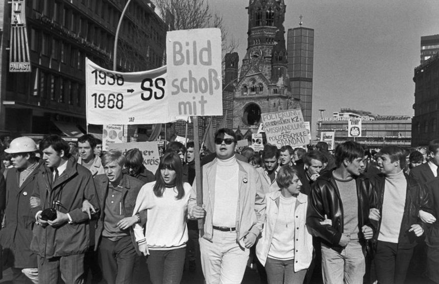 "Bild fired, too" protest