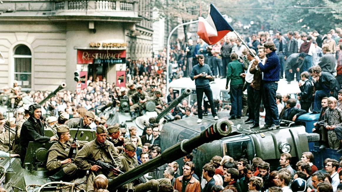 Soviet tanks crush protests in Prague, Czecheslovakia